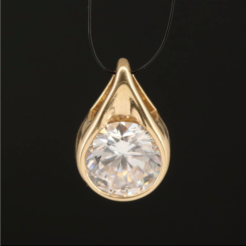 Gold Teardrop Pendant Necklace with Clear Stone